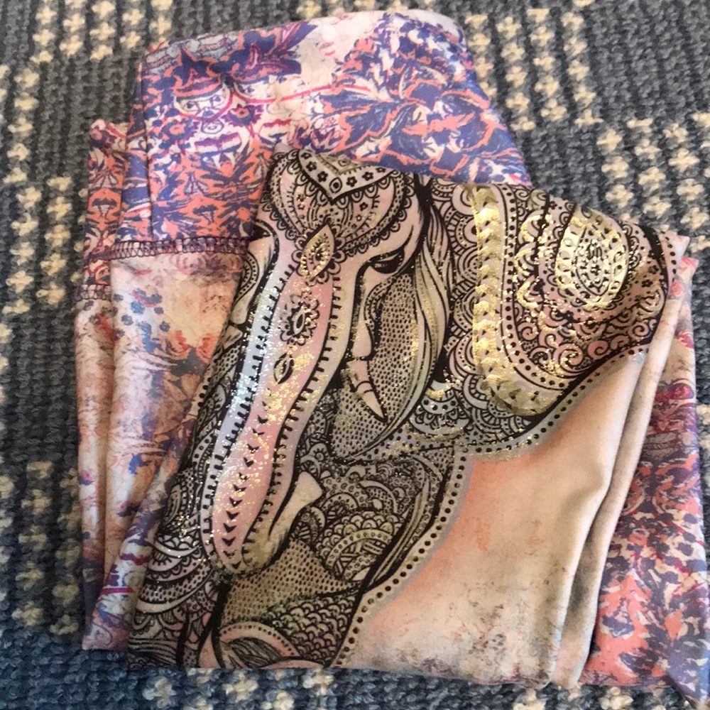 Lightweight, capri Elephant yoga pants